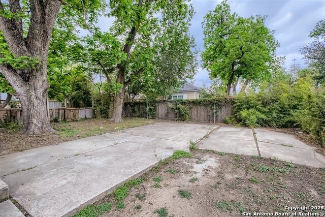 Image 4 of 32 For 517 Hicks Ave