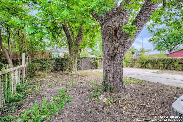 Image 5 of 32 For 517 Hicks Ave