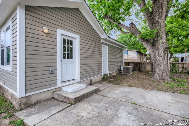 Image 6 of 32 For 517 Hicks Ave