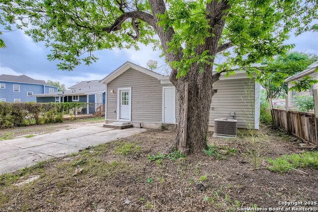 Image 7 of 32 For 517 Hicks Ave