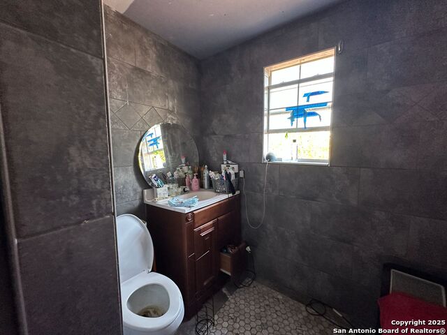 Image 16 of 25 For 2721 Mistletoe W