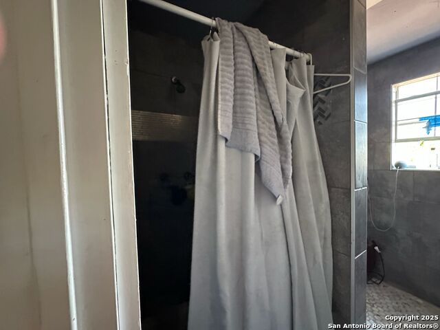 Image 17 of 25 For 2721 Mistletoe W