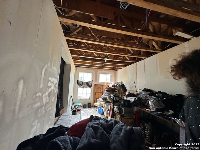 Image 20 of 25 For 2721 Mistletoe W