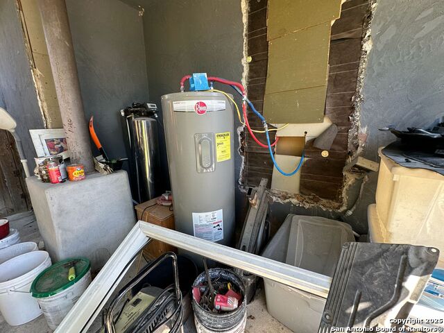 Image 22 of 25 For 2721 Mistletoe W