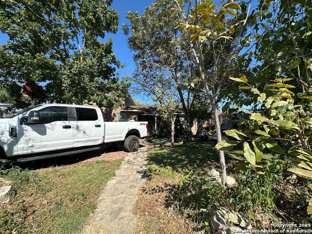 Image 23 of 25 For 2721 Mistletoe W