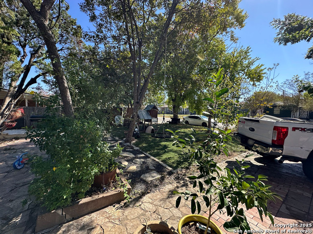 Image 24 of 25 For 2721 Mistletoe W