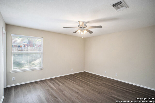 Image 12 of 16 For 8506 Collingwood