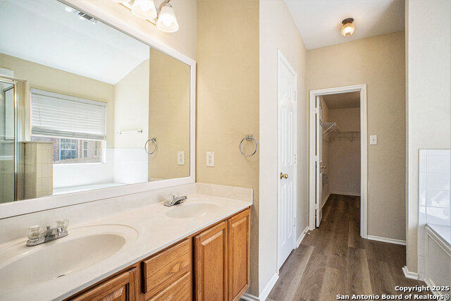 Image 15 of 16 For 8506 Collingwood