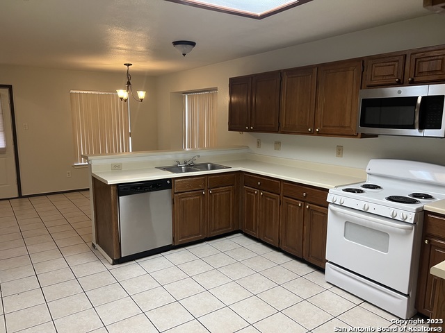 Image 9 of 16 For 10130 Sandyglen