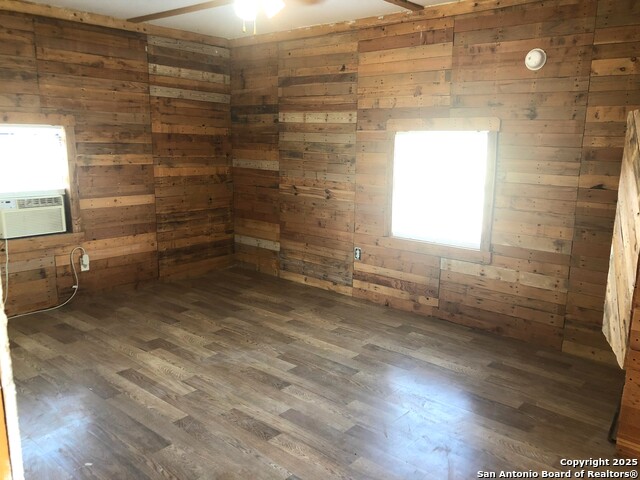 Image 33 of 34 For 5570 Blackhill