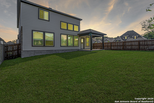 Listing photo id 41 for 12455 Diagon Alley