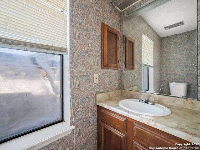 Image 10 of 28 For 11520 Huebner  302