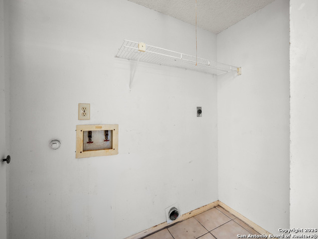 Image 15 of 28 For 11520 Huebner  302