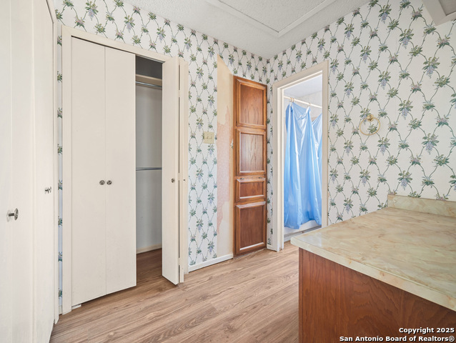 Image 21 of 28 For 11520 Huebner  302