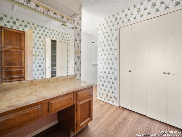 Image 22 of 28 For 11520 Huebner  302