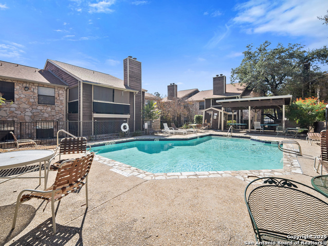 Image 24 of 28 For 11520 Huebner  302