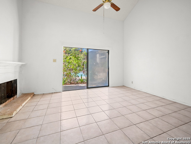 Image 4 of 28 For 11520 Huebner  302