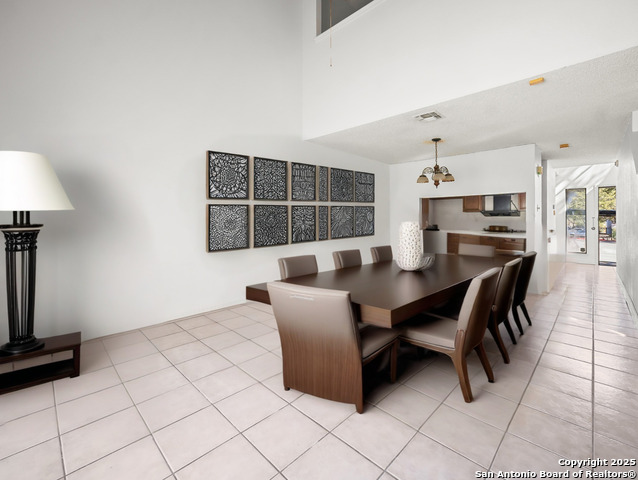 Image 5 of 28 For 11520 Huebner  302