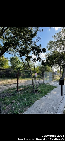 Image 3 of 4 For 5612 Monterey St