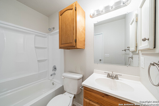 Image 18 of 28 For 5955 Oak Run