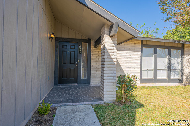 Image 3 of 28 For 5955 Oak Run