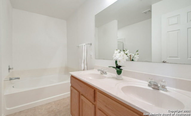 Image 8 of 13 For 3415 Canyon Maple