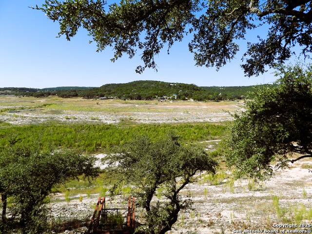 Image 20 of 88 For 196 Whispering Oak Lane