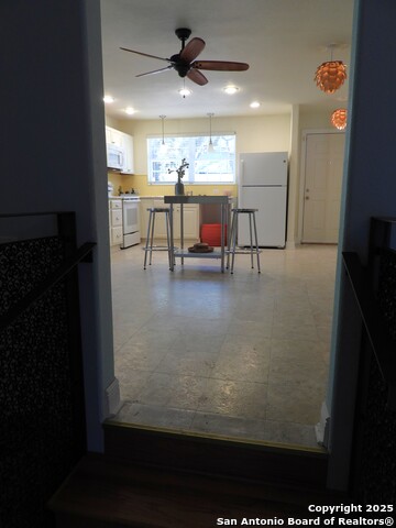 Image 24 of 88 For 196 Whispering Oak Lane