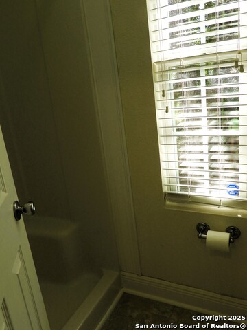 Image 32 of 88 For 196 Whispering Oak Lane