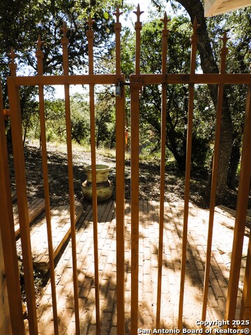 Image 39 of 88 For 196 Whispering Oak Lane