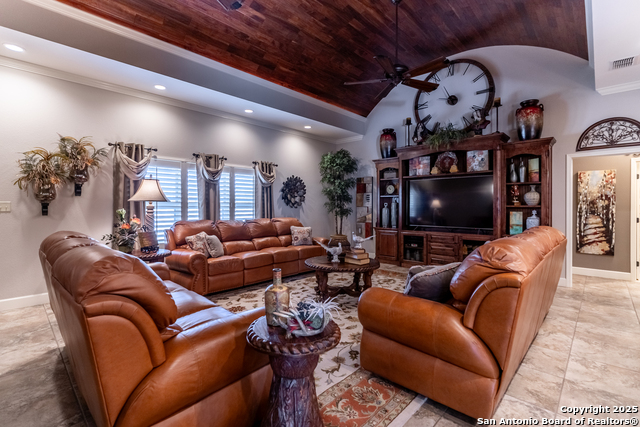 Listing photo id 8 for 935 Danda  