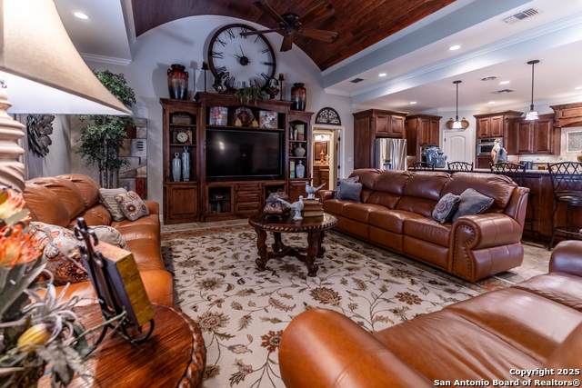 Listing photo id 9 for 935 Danda  