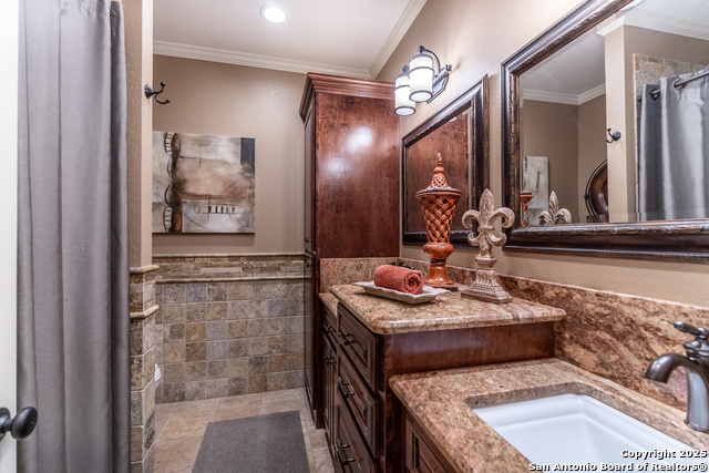 Listing photo id 11 for 935 Danda  