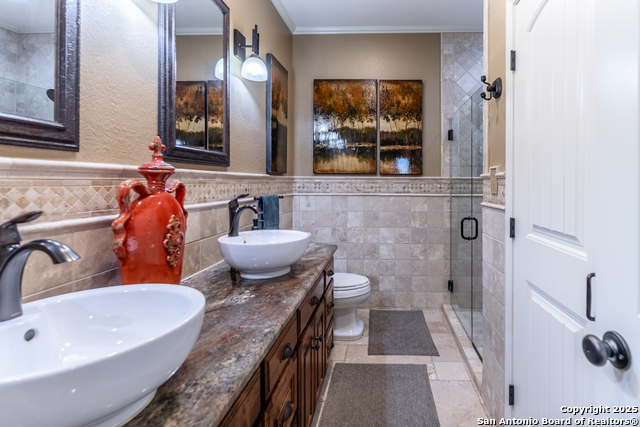 Listing photo id 14 for 935 Danda  