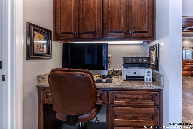 Listing photo id 17 for 935 Danda  