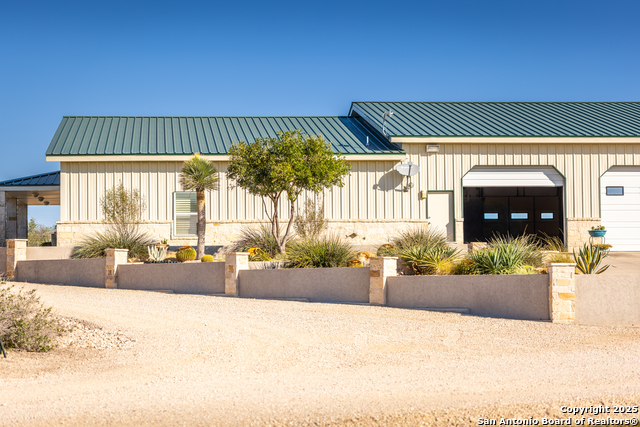 Listing photo id 0 for 935 Danda  