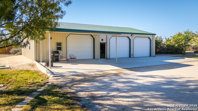 Listing photo id 20 for 935 Danda  