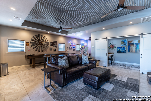 Listing photo id 22 for 935 Danda  