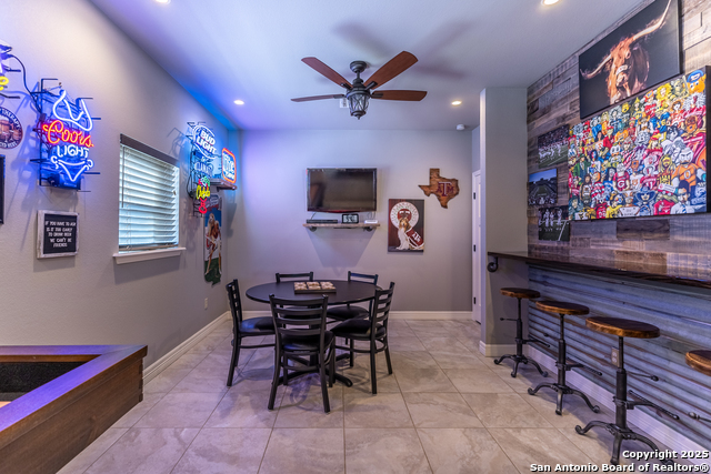 Listing photo id 25 for 935 Danda  