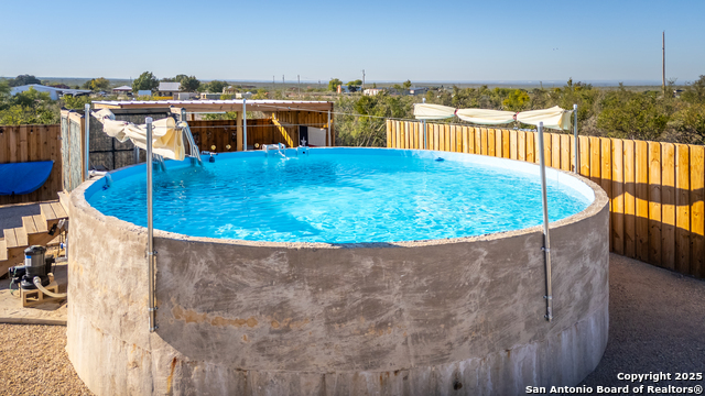 Listing photo id 30 for 935 Danda  