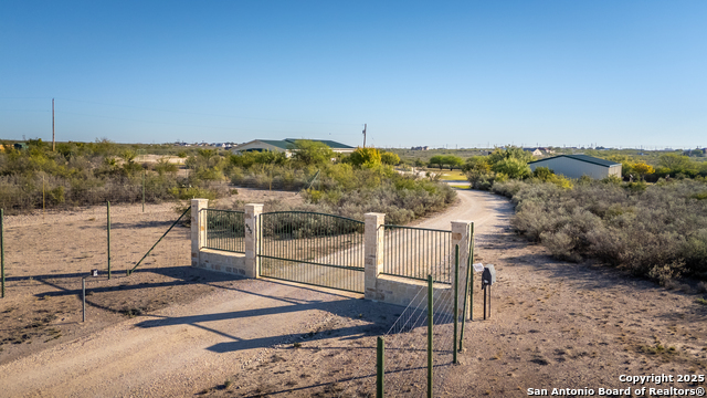 Listing photo id 32 for 935 Danda  