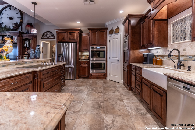 Listing photo id 5 for 935 Danda  