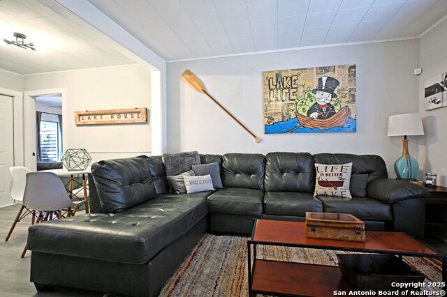 Listing photo id 8 for 553 Scenic  