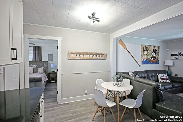 Listing photo id 9 for 553 Scenic  