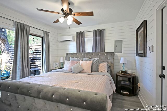 Listing photo id 13 for 553 Scenic  