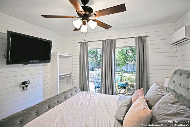 Listing photo id 14 for 553 Scenic  