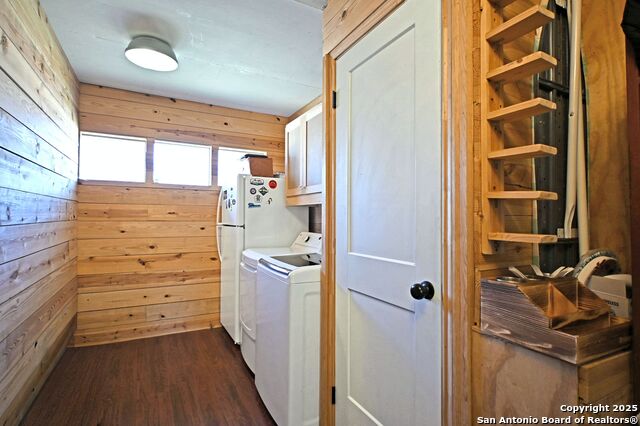 Listing photo id 17 for 553 Scenic  