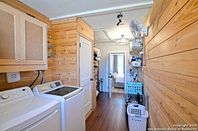 Listing photo id 18 for 553 Scenic  