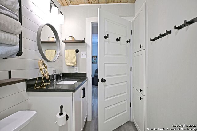 Listing photo id 21 for 553 Scenic  