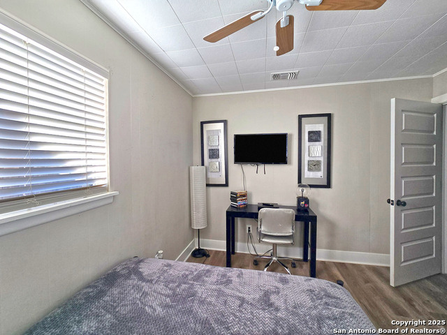 Listing photo id 23 for 553 Scenic  